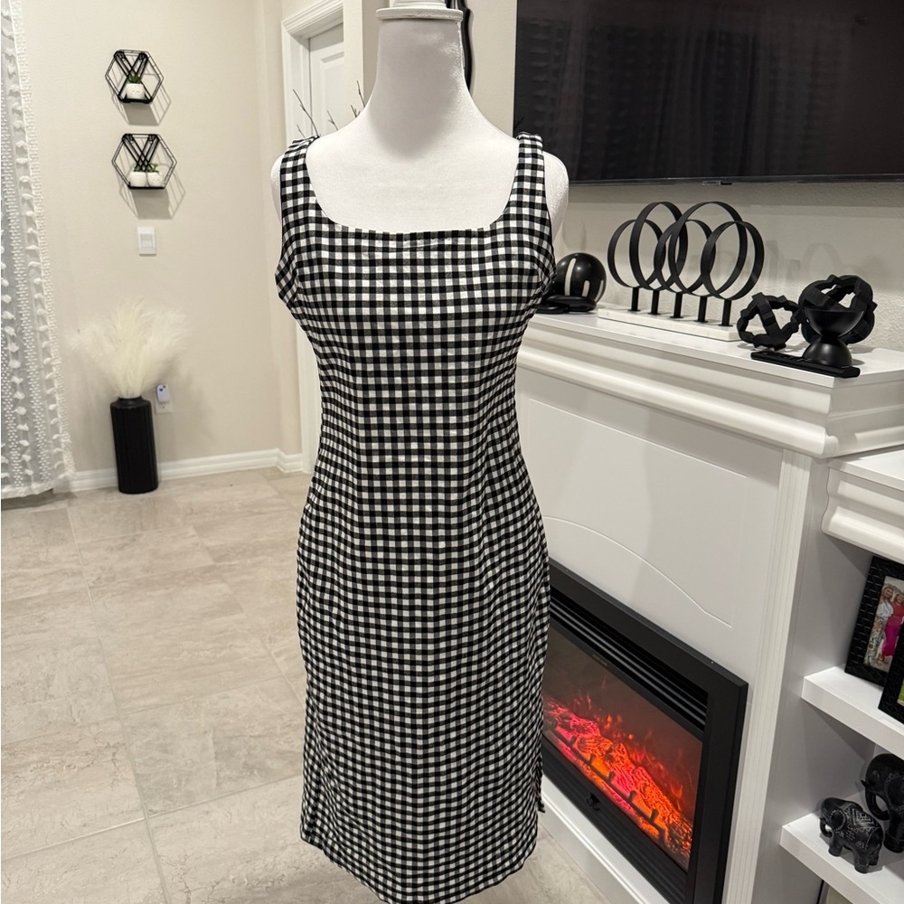 2 x 20$ Dynamite Black and White Sleeveless Sheath Dress